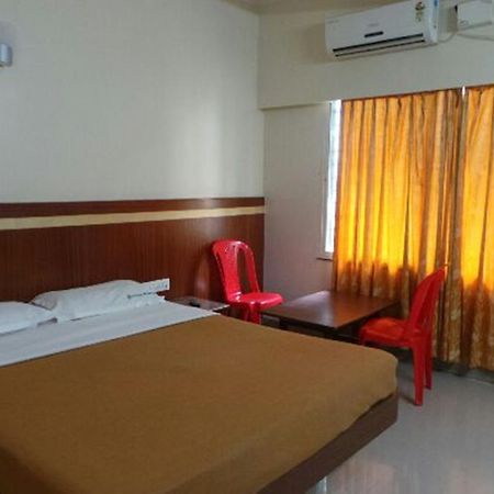Mlc Gateway Deluxe Inn Bangalore Exteriör bild
