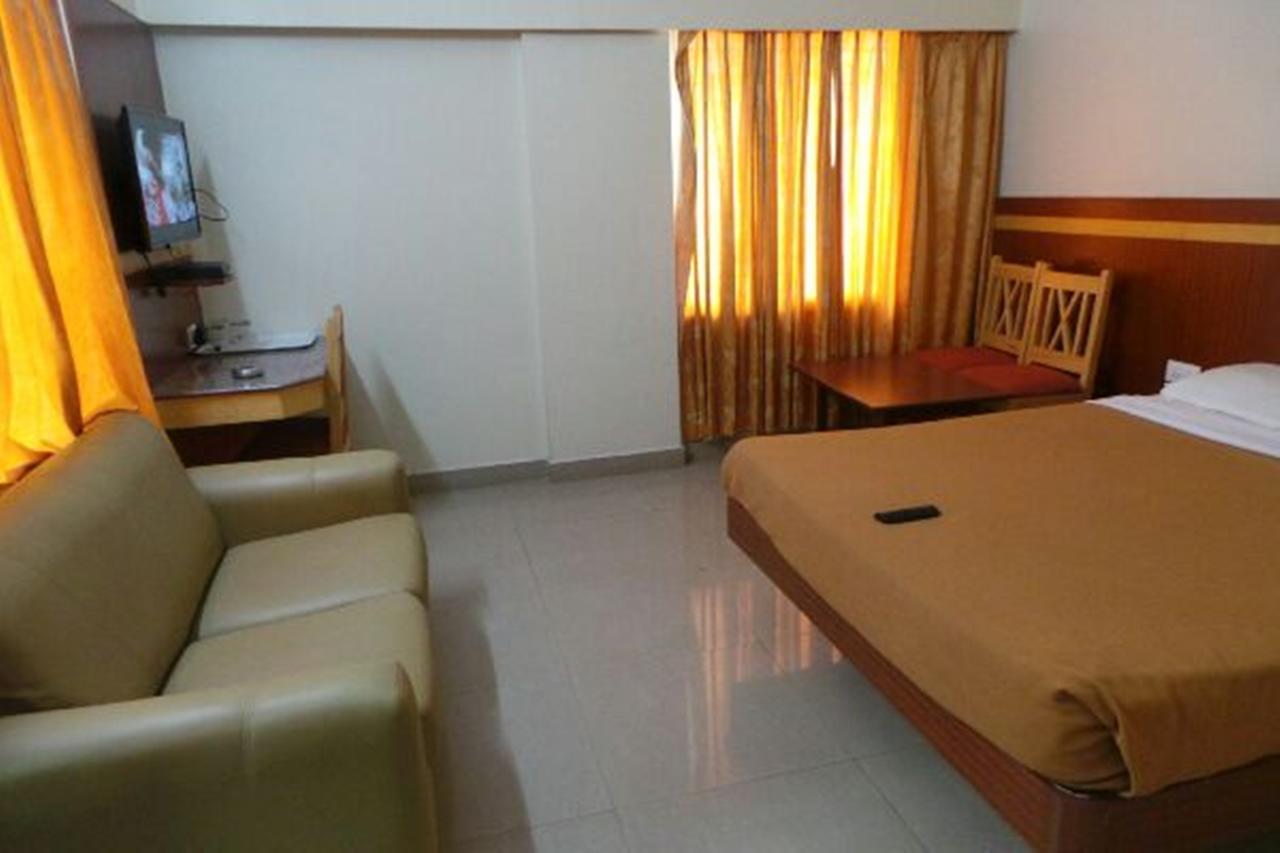 Mlc Gateway Deluxe Inn Bangalore Exteriör bild