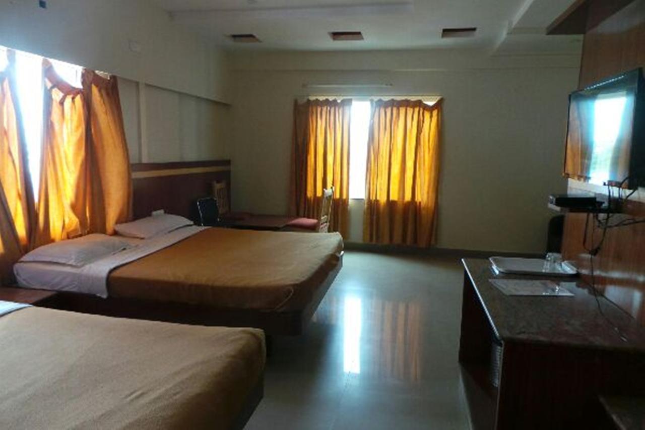 Mlc Gateway Deluxe Inn Bangalore Exteriör bild