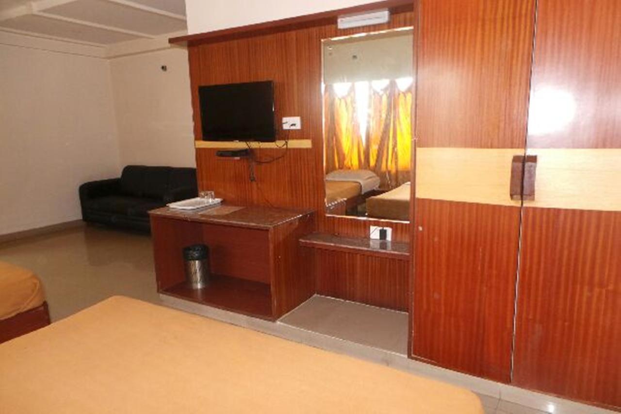 Mlc Gateway Deluxe Inn Bangalore Exteriör bild