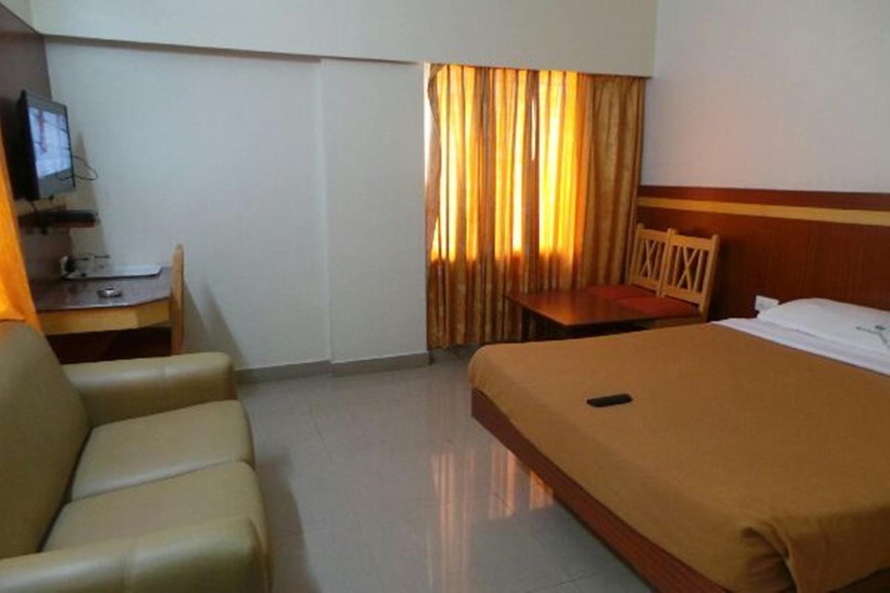 Mlc Gateway Deluxe Inn Bangalore Exteriör bild